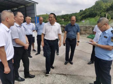 堅守綠色發(fā)展理念 堅決打擊違法行為——衡陽(yáng)市副市長(cháng)、衡陽(yáng)縣縣委書(shū)記曾建華現場(chǎng)督導生態(tài)環(huán)境工作